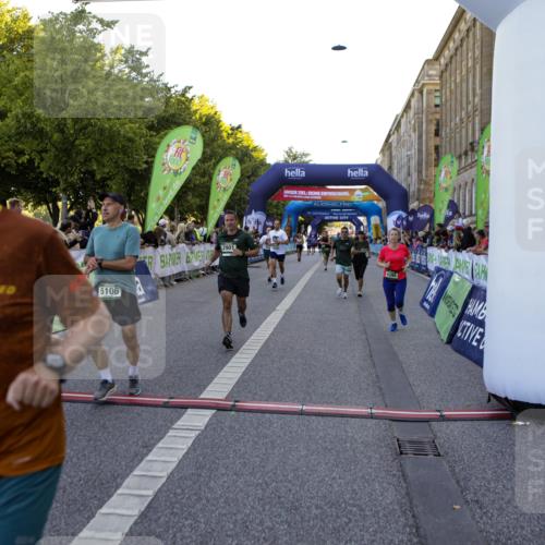 01.09.2024 - BARMER Alsterlauf Kathrin Stürmer Photography http://msf.ph/oto/6970356 01.09.2024 10:00:56 Ziel 2245, 3470, 3504, 3883, 3912, 4052, 4142, 4301, 4749, 4908, 5138, 5310, 8109, 8190, 2605, 2652, 2901, 3278, 3312, 3630, 3854, 4395, 4537, 4553, 4612, 4663, 4715, 5023, 5106, 5107, 8044, 8046, 8338 meine-sportfotos.de