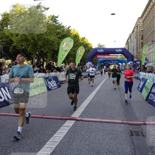 01.09.2024 - BARMER Alsterlauf Kathrin Stürmer Photography http://msf.ph/oto/6970359 01.09.2024 10:00:57 Ziel 2245, 3470, 3504, 3883, 3912, 4032, 4142, 4301, 4749, 4908, 5138, 5147, 5310, 8109, 8190, 2605, 2652, 2901, 3278, 3312, 3630, 3854, 4395, 4537, 4553, 4612, 4663, 4715, 5023, 5106, 5107, 8044, 8046, 8338 meine-sportfotos.de