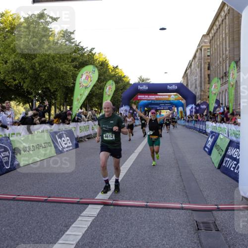 01.09.2024 - BARMER Alsterlauf Kathrin Stürmer Photography http://msf.ph/oto/6970368 01.09.2024 10:01:02 Ziel 2245, 2282, 2942, 3470, 3504, 3587, 3883, 4032, 4142, 4301, 4749, 5147, 5310, 8190, 2366, 2605, 2901, 2911, 3272, 3312, 3630, 3854, 3956, 4395, 4537, 4612, 4715, 5023, 5106, 5107 meine-sportfotos.de