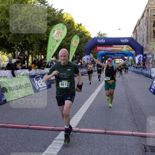 01.09.2024 - BARMER Alsterlauf Kathrin Stürmer Photography http://msf.ph/oto/6970370 01.09.2024 10:01:02 Ziel 2245, 2282, 2942, 3470, 3504, 3587, 3883, 4032, 4142, 4301, 4749, 5147, 5310, 8190, 2366, 2605, 2901, 2911, 3272, 3312, 3630, 3854, 3956, 4395, 4537, 4612, 4715, 5023, 5106, 5107 meine-sportfotos.de