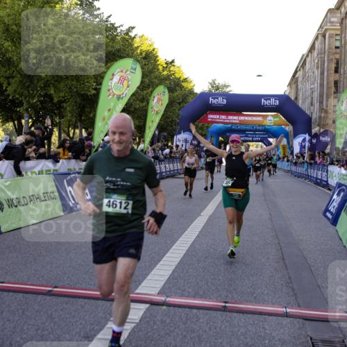 01.09.2024 - BARMER Alsterlauf Kathrin Stürmer Photography http://msf.ph/oto/6970371 01.09.2024 10:01:03 Ziel 2245, 2282, 2942, 3470, 3504, 3587, 3883, 4032, 4142, 4301, 5147, 5310, 8190, 2366, 2605, 2901, 2911, 3272, 3312, 3854, 3956, 4395, 4612, 4715, 5023, 5106, 5107, 8195 meine-sportfotos.de