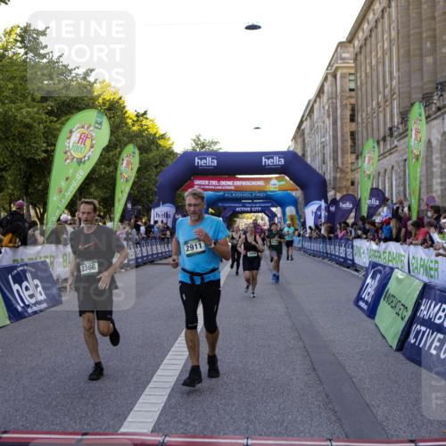 01.09.2024 - BARMER Alsterlauf Kathrin Stürmer Photography http://msf.ph/oto/6970392 01.09.2024 10:01:06 Ziel 2245, 2282, 2942, 3107, 3470, 3504, 3587, 3752, 3883, 3950, 4032, 4446, 5147, 5310, 8190, 2366, 2605, 2911, 3272, 3312, 3328, 3661, 3854, 3956, 4576, 4612, 4715, 4788, 5023, 5028, 8195 meine-sportfotos.de