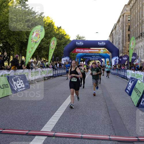 01.09.2024 - BARMER Alsterlauf Kathrin Stürmer Photography http://msf.ph/oto/6970396 01.09.2024 10:01:09 Ziel 2245, 2282, 2290, 2942, 3107, 3470, 3504, 3587, 3752, 3883, 3950, 4032, 4446, 5147, 5310, 8190, 2366, 2911, 3137, 3272, 3328, 3661, 3854, 3956, 4576, 4602, 4612, 4788, 5028, 8195, 8245 meine-sportfotos.de