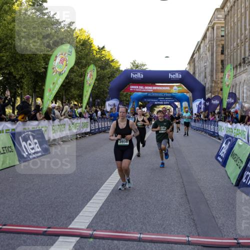 01.09.2024 - BARMER Alsterlauf Kathrin Stürmer Photography http://msf.ph/oto/6970397 01.09.2024 10:01:09 Ziel 2245, 2282, 2290, 2942, 3107, 3470, 3504, 3587, 3752, 3883, 3950, 4032, 4446, 5147, 5310, 8190, 2366, 2911, 3137, 3272, 3328, 3661, 3854, 3956, 4576, 4602, 4612, 4788, 5028, 8195, 8245 meine-sportfotos.de