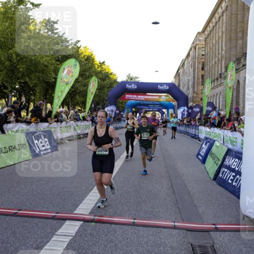 01.09.2024 - BARMER Alsterlauf Kathrin Stürmer Photography http://msf.ph/oto/6970400 01.09.2024 10:01:09 Ziel 2245, 2282, 2290, 2942, 3107, 3470, 3504, 3587, 3752, 3883, 3950, 4032, 4446, 5147, 5310, 8190, 2366, 2911, 3137, 3272, 3328, 3661, 3854, 3956, 4576, 4602, 4612, 4788, 5028, 8195, 8245 meine-sportfotos.de