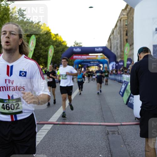 01.09.2024 - BARMER Alsterlauf Kathrin Stürmer Photography http://msf.ph/oto/6970403 01.09.2024 10:01:17 Ziel 2282, 2289, 2290, 2942, 3107, 3275, 3587, 3722, 3752, 3950, 4032, 4068, 4070, 4220, 4287, 4446, 4665, 4759, 4771, 4945, 5081, 5096, 5111, 5147, 5296, 8062, 2040, 2315, 2486, 2935, 2973, 3137, 3328, 3329, 3661, 4191, 4192, 4576, 4602, 4788, 5028, 5224, 5225, 8073, 8195, 8245, 8302, 8363 meine-sportfotos.de