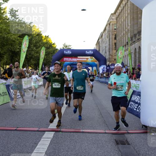 01.09.2024 - BARMER Alsterlauf Kathrin Stürmer Photography http://msf.ph/oto/6970412 01.09.2024 10:01:22 Ziel 2059, 2289, 2290, 3107, 3134, 3275, 3722, 3752, 3817, 3950, 4068, 4070, 4220, 4287, 4446, 4665, 4759, 4771, 4945, 5081, 5096, 5111, 5296, 8062, 2004, 2040, 2250, 2315, 2486, 2935, 2973, 3137, 3329, 3957, 3968, 4191, 4192, 4354, 4466, 4559, 4602, 5224, 5225, 8073, 8245, 8302, 8363 meine-sportfotos.de