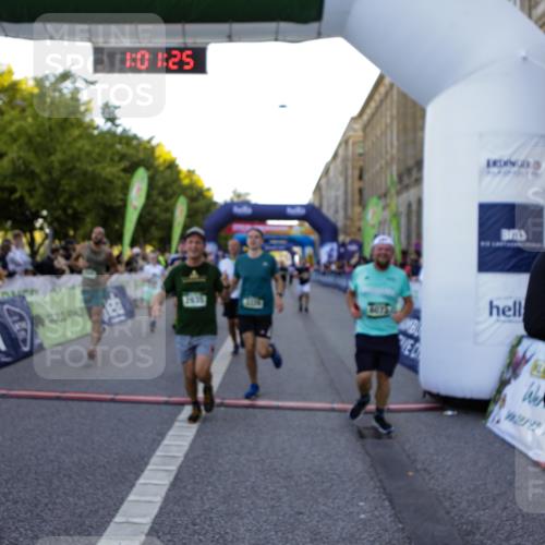 01.09.2024 - BARMER Alsterlauf Kathrin Stürmer Photography http://msf.ph/oto/6970414 01.09.2024 10:01:23 Ziel 2059, 2289, 2290, 3107, 3134, 3275, 3722, 3752, 3817, 3950, 4068, 4070, 4220, 4287, 4446, 4665, 4759, 4771, 4941, 4945, 5081, 5096, 5111, 5296, 8062, 2004, 2040, 2250, 2315, 2486, 2935, 2973, 3170, 3329, 3957, 3968, 4191, 4192, 4354, 4466, 4559, 4695, 5224, 5225, 8073, 8245, 8302, 8363 meine-sportfotos.de
