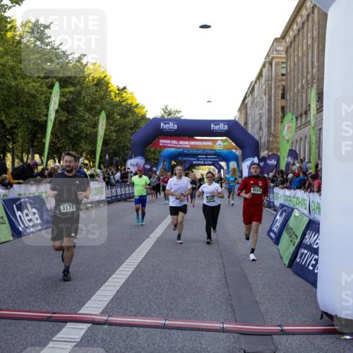01.09.2024 - BARMER Alsterlauf Kathrin Stürmer Photography http://msf.ph/oto/6970426 01.09.2024 10:01:33 Ziel 2059, 2259, 3134, 3275, 3722, 3817, 3909, 3992, 4068, 4070, 4127, 4133, 4145, 4225, 4287, 4322, 4665, 4759, 4771, 4941, 4945, 4989, 5111, 2004, 2006, 2114, 2243, 2250, 2513, 2890, 2891, 3018, 3142, 3170, 3171, 3204, 3208, 3209, 3327, 3472, 3590, 3957, 3968, 4354, 4466, 4559, 4583, 4695, 5261, 5264 meine-sportfotos.de