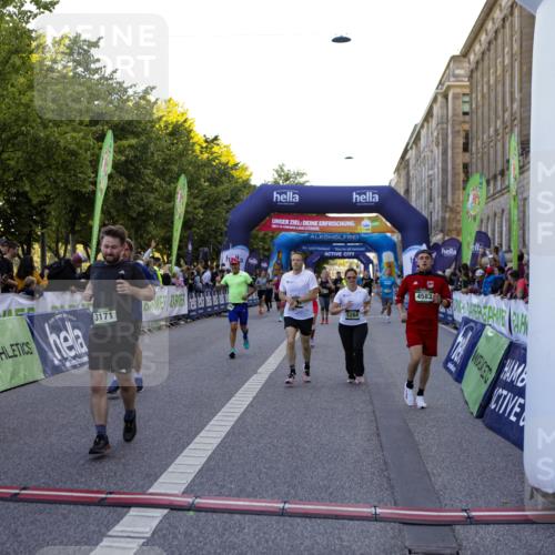 01.09.2024 - BARMER Alsterlauf Kathrin Stürmer Photography http://msf.ph/oto/6970427 01.09.2024 10:01:33 Ziel 2059, 2259, 3134, 3275, 3722, 3817, 3909, 3992, 4068, 4070, 4127, 4133, 4145, 4225, 4287, 4322, 4665, 4759, 4771, 4941, 4945, 4989, 5111, 2004, 2006, 2114, 2243, 2250, 2513, 2890, 2891, 3018, 3142, 3170, 3171, 3204, 3208, 3209, 3327, 3472, 3590, 3957, 3968, 4354, 4466, 4559, 4583, 4695, 5261, 5264 meine-sportfotos.de