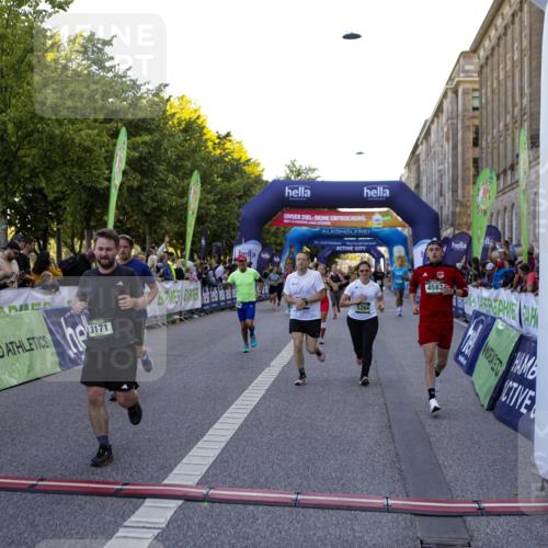 01.09.2024 - BARMER Alsterlauf Kathrin Stürmer Photography http://msf.ph/oto/6970428 01.09.2024 10:01:33 Ziel 2059, 2259, 3134, 3275, 3722, 3817, 3909, 3992, 4068, 4070, 4127, 4133, 4145, 4225, 4287, 4322, 4665, 4759, 4771, 4941, 4945, 4989, 5111, 2004, 2006, 2114, 2243, 2250, 2513, 2890, 2891, 3018, 3142, 3170, 3171, 3204, 3208, 3209, 3327, 3472, 3590, 3957, 3968, 4354, 4466, 4559, 4583, 4695, 5261, 5264 meine-sportfotos.de