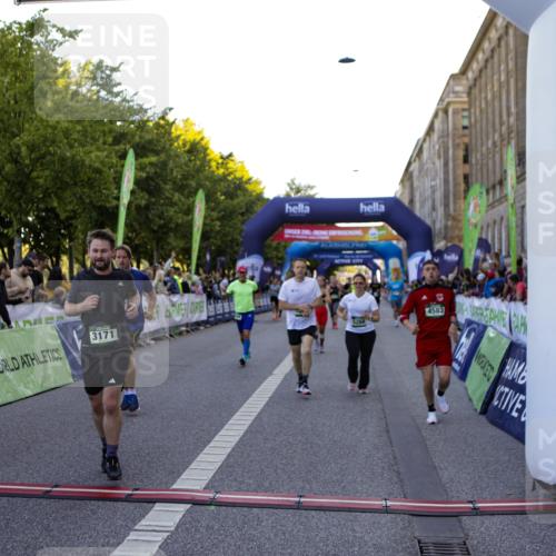 01.09.2024 - BARMER Alsterlauf Kathrin Stürmer Photography http://msf.ph/oto/6970429 01.09.2024 10:01:33 Ziel 2059, 2259, 3134, 3275, 3722, 3817, 3909, 3992, 4068, 4070, 4127, 4133, 4145, 4225, 4287, 4322, 4665, 4759, 4771, 4941, 4945, 4989, 5111, 2004, 2006, 2114, 2243, 2250, 2513, 2890, 2891, 3018, 3142, 3170, 3171, 3204, 3208, 3209, 3327, 3472, 3590, 3957, 3968, 4354, 4466, 4559, 4583, 4695, 5261, 5264 meine-sportfotos.de