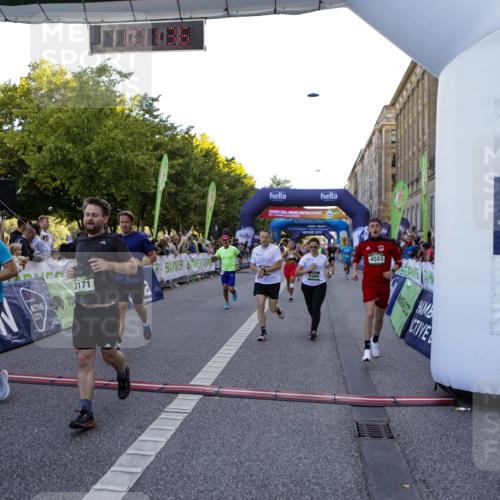 01.09.2024 - BARMER Alsterlauf Kathrin Stürmer Photography http://msf.ph/oto/6970432 01.09.2024 10:01:34 Ziel 2059, 2259, 3134, 3275, 3722, 3742, 3817, 3909, 3992, 4068, 4070, 4127, 4133, 4145, 4214, 4225, 4287, 4322, 4582, 4665, 4759, 4771, 4941, 4945, 4989, 5111, 2004, 2006, 2114, 2243, 2250, 2513, 2890, 2891, 3018, 3142, 3170, 3171, 3204, 3208, 3209, 3327, 3472, 3590, 3957, 3968, 4354, 4559, 4583, 4695, 4766, 5261, 5264 meine-sportfotos.de