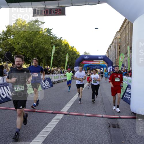 01.09.2024 - BARMER Alsterlauf Kathrin Stürmer Photography http://msf.ph/oto/6970434 01.09.2024 10:01:34 Ziel 2059, 2259, 3134, 3275, 3722, 3742, 3817, 3909, 3992, 4068, 4070, 4127, 4133, 4145, 4214, 4225, 4287, 4322, 4582, 4665, 4759, 4771, 4941, 4945, 4989, 5111, 2004, 2006, 2114, 2243, 2250, 2513, 2890, 2891, 3018, 3142, 3170, 3171, 3204, 3208, 3209, 3327, 3472, 3590, 3957, 3968, 4354, 4559, 4583, 4695, 4766, 5261, 5264 meine-sportfotos.de