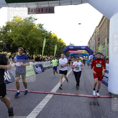 01.09.2024 - BARMER Alsterlauf Kathrin Stürmer Photography http://msf.ph/oto/6970436 01.09.2024 10:01:34 Ziel 2059, 2259, 3134, 3275, 3722, 3742, 3817, 3909, 3992, 4068, 4070, 4127, 4133, 4145, 4214, 4225, 4287, 4322, 4582, 4665, 4759, 4771, 4941, 4945, 4989, 5111, 2004, 2006, 2114, 2243, 2250, 2513, 2890, 2891, 3018, 3142, 3170, 3171, 3204, 3208, 3209, 3327, 3472, 3590, 3957, 3968, 4354, 4559, 4583, 4695, 4766, 5261, 5264 meine-sportfotos.de