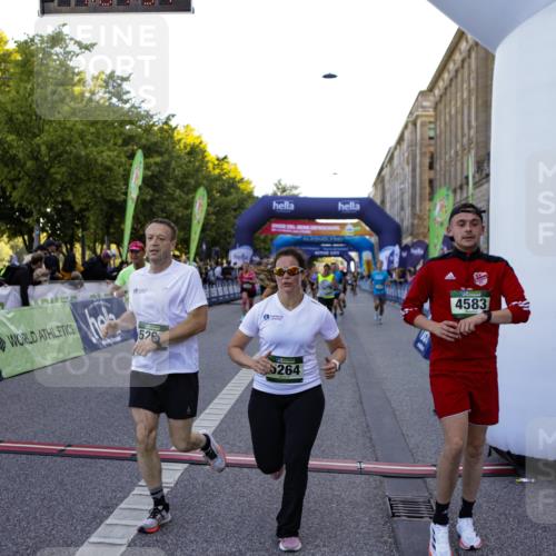 01.09.2024 - BARMER Alsterlauf Kathrin Stürmer Photography http://msf.ph/oto/6970441 01.09.2024 10:01:35 Ziel 2059, 2259, 3134, 3275, 3722, 3742, 3817, 3909, 3992, 4068, 4070, 4127, 4133, 4145, 4214, 4225, 4287, 4322, 4582, 4665, 4759, 4771, 4941, 4989, 2006, 2114, 2243, 2250, 2513, 2890, 2891, 3018, 3142, 3170, 3171, 3204, 3208, 3209, 3327, 3472, 3590, 3968, 4354, 4559, 4583, 4695, 4766, 5261, 5264 meine-sportfotos.de