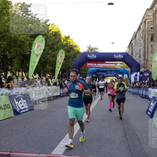 01.09.2024 - BARMER Alsterlauf Kathrin Stürmer Photography http://msf.ph/oto/6970451 01.09.2024 10:01:47 Ziel 2259, 2888, 3195, 3196, 3239, 3276, 3562, 3619, 3742, 3886, 3909, 4127, 4133, 4145, 4184, 4214, 4244, 4582, 4603, 5042, 8199, 2006, 2122, 2152, 2208, 2356, 2357, 2890, 3057, 3058, 3093, 3102, 3123, 3208, 3209, 3590, 3702, 4182, 4628, 4647, 4745, 4766, 4923, 5141, 5207 meine-sportfotos.de