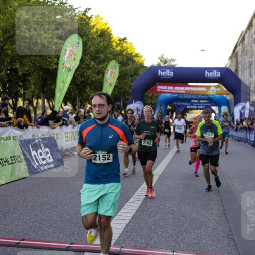 01.09.2024 - BARMER Alsterlauf Kathrin Stürmer Photography http://msf.ph/oto/6970454 01.09.2024 10:01:48 Ziel 2259, 2888, 3195, 3196, 3239, 3276, 3562, 3619, 3742, 3886, 3909, 4127, 4145, 4184, 4214, 4244, 4582, 4603, 5042, 8199, 2006, 2122, 2152, 2208, 2356, 2357, 2762, 2763, 3057, 3058, 3093, 3102, 3123, 3590, 3702, 4182, 4311, 4500, 4628, 4647, 4745, 4766, 4923, 5141, 5207 meine-sportfotos.de