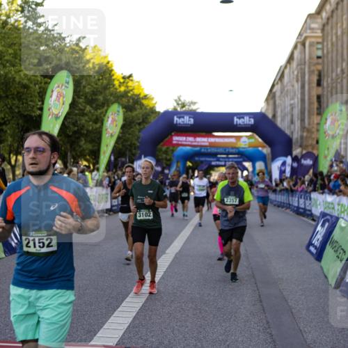 01.09.2024 - BARMER Alsterlauf Kathrin Stürmer Photography http://msf.ph/oto/6970456 01.09.2024 10:01:48 Ziel 2259, 2888, 3195, 3196, 3239, 3276, 3562, 3619, 3742, 3886, 3909, 4127, 4145, 4184, 4214, 4244, 4582, 4603, 5042, 8199, 2006, 2122, 2152, 2208, 2356, 2357, 2762, 2763, 3057, 3058, 3093, 3102, 3123, 3590, 3702, 4182, 4311, 4500, 4628, 4647, 4745, 4766, 4923, 5141, 5207 meine-sportfotos.de