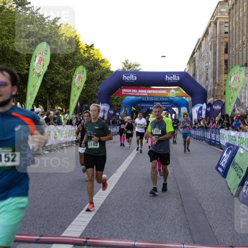 01.09.2024 - BARMER Alsterlauf Kathrin Stürmer Photography http://msf.ph/oto/6970457 01.09.2024 10:01:48 Ziel 2259, 2888, 3195, 3196, 3239, 3276, 3562, 3619, 3742, 3886, 3909, 4127, 4145, 4184, 4214, 4244, 4582, 4603, 5042, 8199, 2006, 2122, 2152, 2208, 2356, 2357, 2762, 2763, 3057, 3058, 3093, 3102, 3123, 3590, 3702, 4182, 4311, 4500, 4628, 4647, 4745, 4766, 4923, 5141, 5207 meine-sportfotos.de