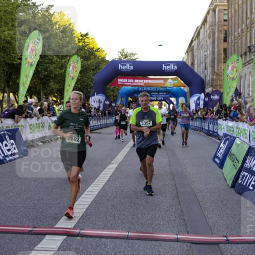 01.09.2024 - BARMER Alsterlauf Kathrin Stürmer Photography http://msf.ph/oto/6970459 01.09.2024 10:01:49 Ziel 2259, 2786, 2888, 3195, 3196, 3239, 3276, 3562, 3619, 3742, 3886, 4127, 4145, 4184, 4214, 4244, 4582, 4603, 5042, 8199, 2122, 2152, 2208, 2356, 2357, 2762, 2763, 2784, 3057, 3058, 3093, 3102, 3123, 3537, 3702, 4182, 4311, 4500, 4628, 4647, 4745, 4766, 4923, 5141, 5207 meine-sportfotos.de