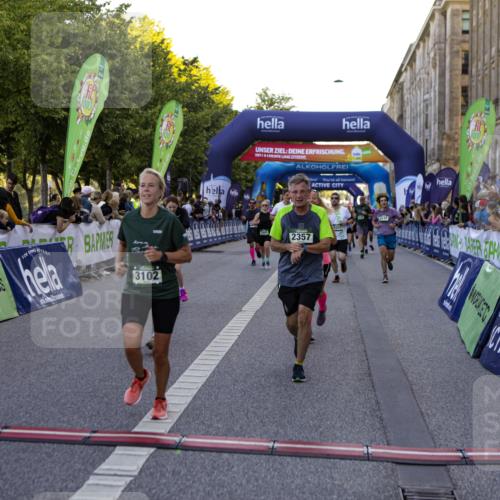 01.09.2024 - BARMER Alsterlauf Kathrin Stürmer Photography http://msf.ph/oto/6970460 01.09.2024 10:01:49 Ziel 2259, 2786, 2888, 3195, 3196, 3239, 3276, 3562, 3619, 3742, 3886, 4127, 4145, 4184, 4214, 4244, 4582, 4603, 5042, 8199, 2122, 2152, 2208, 2356, 2357, 2762, 2763, 2784, 3057, 3058, 3093, 3102, 3123, 3537, 3702, 4182, 4311, 4500, 4628, 4647, 4745, 4766, 4923, 5141, 5207 meine-sportfotos.de