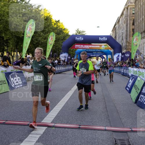 01.09.2024 - BARMER Alsterlauf Kathrin Stürmer Photography http://msf.ph/oto/6970461 01.09.2024 10:01:49 Ziel 2259, 2786, 2888, 3195, 3196, 3239, 3276, 3562, 3619, 3742, 3886, 4127, 4145, 4184, 4214, 4244, 4582, 4603, 5042, 8199, 2122, 2152, 2208, 2356, 2357, 2762, 2763, 2784, 3057, 3058, 3093, 3102, 3123, 3537, 3702, 4182, 4311, 4500, 4628, 4647, 4745, 4766, 4923, 5141, 5207 meine-sportfotos.de