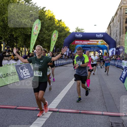 01.09.2024 - BARMER Alsterlauf Kathrin Stürmer Photography http://msf.ph/oto/6970462 01.09.2024 10:01:49 Ziel 2259, 2786, 2888, 3195, 3196, 3239, 3276, 3562, 3619, 3742, 3886, 4127, 4145, 4184, 4214, 4244, 4582, 4603, 5042, 8199, 2122, 2152, 2208, 2356, 2357, 2762, 2763, 2784, 3057, 3058, 3093, 3102, 3123, 3537, 3702, 4182, 4311, 4500, 4628, 4647, 4745, 4766, 4923, 5141, 5207 meine-sportfotos.de
