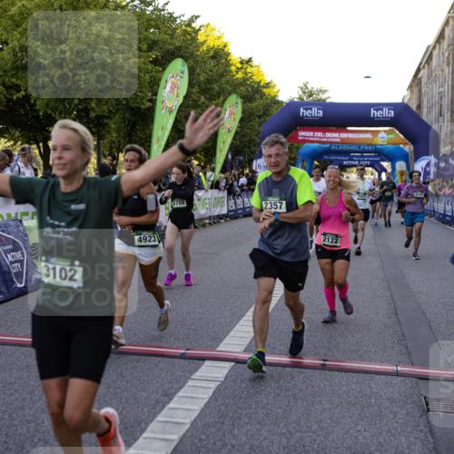 01.09.2024 - BARMER Alsterlauf Kathrin Stürmer Photography http://msf.ph/oto/6970466 01.09.2024 10:01:50 Ziel 2259, 2786, 2888, 3195, 3196, 3239, 3276, 3562, 3619, 3742, 3886, 3994, 4127, 4145, 4184, 4214, 4244, 4582, 4603, 5042, 8199, 8290, 2122, 2152, 2208, 2356, 2357, 2762, 2763, 2784, 3057, 3058, 3093, 3102, 3123, 3537, 3702, 4182, 4311, 4500, 4628, 4647, 4745, 4923, 5141, 5207 meine-sportfotos.de