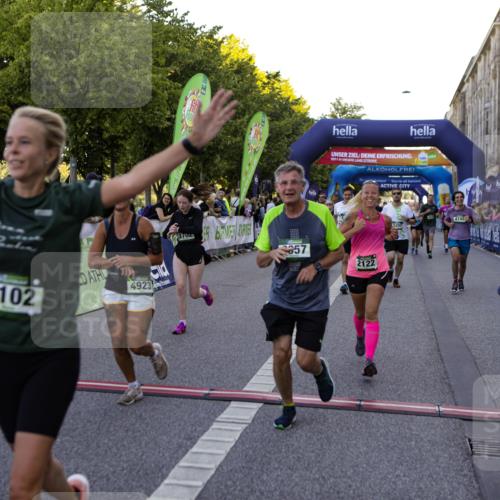 01.09.2024 - BARMER Alsterlauf Kathrin Stürmer Photography http://msf.ph/oto/6970467 01.09.2024 10:01:50 Ziel 2259, 2786, 2888, 3195, 3196, 3239, 3276, 3562, 3619, 3742, 3886, 3994, 4127, 4145, 4184, 4214, 4244, 4582, 4603, 5042, 8199, 8290, 2122, 2152, 2208, 2356, 2357, 2762, 2763, 2784, 3057, 3058, 3093, 3102, 3123, 3537, 3702, 4182, 4311, 4500, 4628, 4647, 4745, 4923, 5141, 5207 meine-sportfotos.de