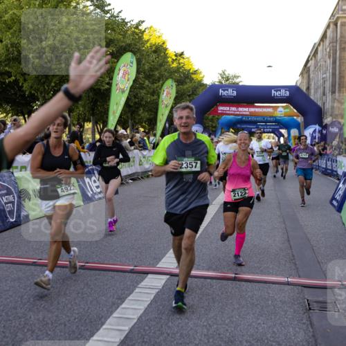 01.09.2024 - BARMER Alsterlauf Kathrin Stürmer Photography http://msf.ph/oto/6970468 01.09.2024 10:01:50 Ziel 2259, 2786, 2888, 3195, 3196, 3239, 3276, 3562, 3619, 3742, 3886, 3994, 4127, 4145, 4184, 4214, 4244, 4582, 4603, 5042, 8199, 8290, 2122, 2152, 2208, 2356, 2357, 2762, 2763, 2784, 3057, 3058, 3093, 3102, 3123, 3537, 3702, 4182, 4311, 4500, 4628, 4647, 4745, 4923, 5141, 5207 meine-sportfotos.de