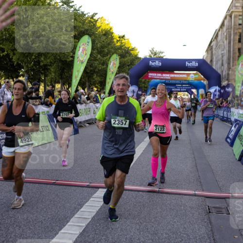 01.09.2024 - BARMER Alsterlauf Kathrin Stürmer Photography http://msf.ph/oto/6970469 01.09.2024 10:01:50 Ziel 2259, 2786, 2888, 3195, 3196, 3239, 3276, 3562, 3619, 3742, 3886, 3994, 4127, 4145, 4184, 4214, 4244, 4582, 4603, 5042, 8199, 8290, 2122, 2152, 2208, 2356, 2357, 2762, 2763, 2784, 3057, 3058, 3093, 3102, 3123, 3537, 3702, 4182, 4311, 4500, 4628, 4647, 4745, 4923, 5141, 5207 meine-sportfotos.de
