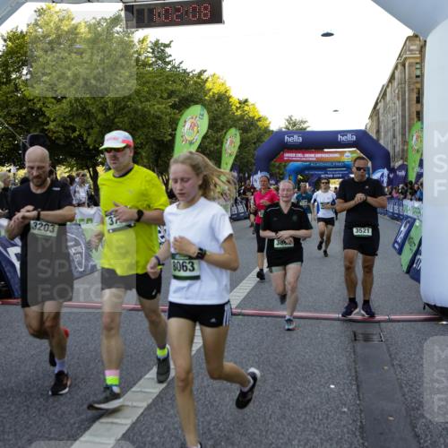01.09.2024 - BARMER Alsterlauf Kathrin Stürmer Photography http://msf.ph/oto/6970471 01.09.2024 10:02:07 Ziel 2163, 2165, 2420, 2785, 2786, 2830, 2838, 2839, 3239, 3550, 3621, 3728, 3994, 4778, 4825, 4937, 8289, 8290, 2442, 2642, 2677, 2691, 2769, 2939, 3026, 3203, 3294, 3521, 3650, 3658, 3746, 3862, 4024, 4085, 4086, 4138, 4140, 4158, 4218, 4441, 4509, 4719, 4827, 4972, 5210, 5254, 5263, 8063, 8297 meine-sportfotos.de