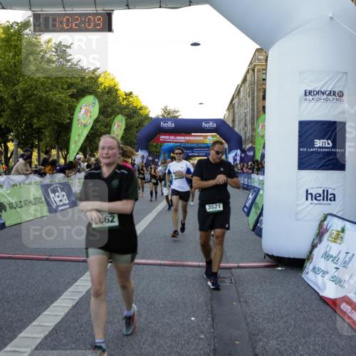 01.09.2024 - BARMER Alsterlauf Kathrin Stürmer Photography http://msf.ph/oto/6970476 01.09.2024 10:02:07 Ziel 2163, 2165, 2420, 2785, 2786, 2830, 2838, 2839, 3239, 3550, 3621, 3728, 3994, 4778, 4825, 4937, 8289, 8290, 2442, 2642, 2677, 2691, 2769, 2939, 3026, 3203, 3294, 3521, 3650, 3658, 3746, 3862, 4024, 4085, 4086, 4138, 4140, 4158, 4218, 4441, 4509, 4719, 4827, 4972, 5210, 5254, 5263, 8063, 8297 meine-sportfotos.de
