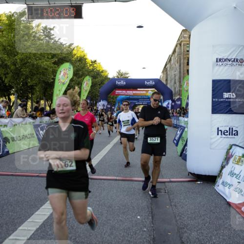 01.09.2024 - BARMER Alsterlauf Kathrin Stürmer Photography http://msf.ph/oto/6970477 01.09.2024 10:02:07 Ziel 2163, 2165, 2420, 2785, 2786, 2830, 2838, 2839, 3239, 3550, 3621, 3728, 3994, 4778, 4825, 4937, 8289, 8290, 2442, 2642, 2677, 2691, 2769, 2939, 3026, 3203, 3294, 3521, 3650, 3658, 3746, 3862, 4024, 4085, 4086, 4138, 4140, 4158, 4218, 4441, 4509, 4719, 4827, 4972, 5210, 5254, 5263, 8063, 8297 meine-sportfotos.de
