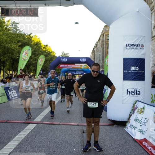 01.09.2024 - BARMER Alsterlauf Kathrin Stürmer Photography http://msf.ph/oto/6970490 01.09.2024 10:02:10 Ziel 2163, 2165, 2420, 2785, 2830, 2838, 2839, 3550, 3621, 3728, 3994, 4778, 4825, 4937, 8289, 8290, 2116, 2442, 2642, 2677, 2691, 2769, 2939, 3026, 3203, 3294, 3521, 3650, 3746, 3862, 4024, 4085, 4086, 4138, 4218, 4441, 4509, 4719, 4972, 5210, 5254, 5263, 8063, 8297 meine-sportfotos.de