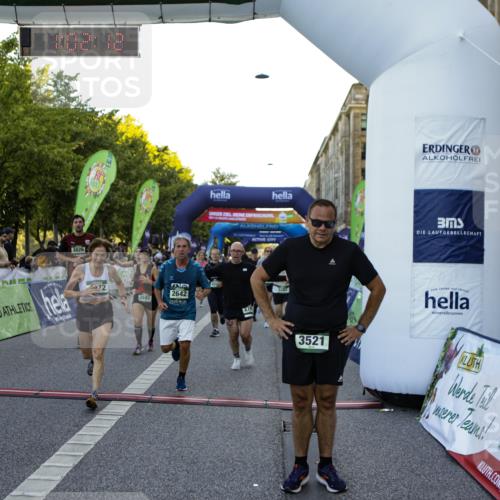 01.09.2024 - BARMER Alsterlauf Kathrin Stürmer Photography http://msf.ph/oto/6970491 01.09.2024 10:02:10 Ziel 2163, 2165, 2420, 2785, 2830, 2838, 2839, 3550, 3621, 3728, 3994, 4778, 4825, 4937, 8289, 8290, 2116, 2442, 2642, 2677, 2691, 2769, 2939, 3026, 3203, 3294, 3521, 3650, 3746, 3862, 4024, 4085, 4086, 4138, 4218, 4441, 4509, 4719, 4972, 5210, 5254, 5263, 8063, 8297 meine-sportfotos.de