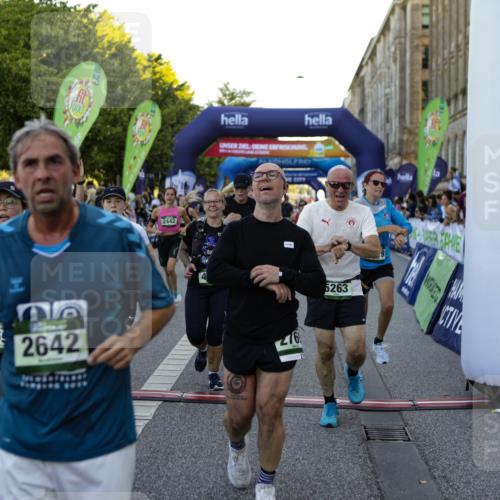01.09.2024 - BARMER Alsterlauf Kathrin Stürmer Photography http://msf.ph/oto/6970501 01.09.2024 10:02:12 Ziel 2163, 2165, 2420, 2785, 2830, 2838, 2839, 3129, 3550, 3621, 4079, 4778, 4825, 4937, 4947, 8289, 2116, 2442, 2642, 2677, 2691, 2769, 2939, 3026, 3203, 3294, 3521, 3650, 3746, 3862, 4085, 4086, 4138, 4218, 4441, 4509, 4719, 4972, 5210, 5254, 5263, 8297 meine-sportfotos.de