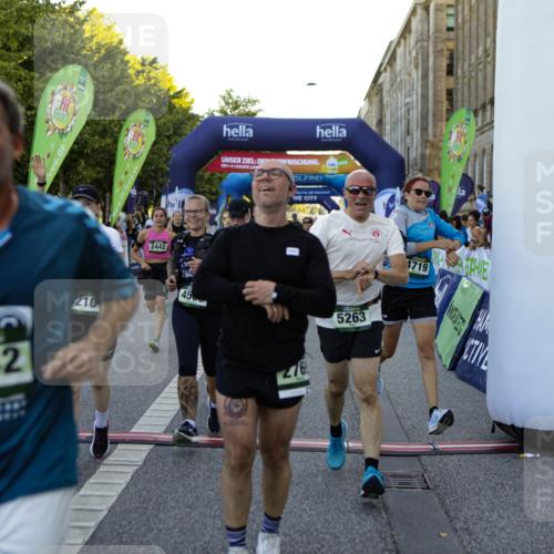 01.09.2024 - BARMER Alsterlauf Kathrin Stürmer Photography http://msf.ph/oto/6970502 01.09.2024 10:02:12 Ziel 2163, 2165, 2420, 2785, 2830, 2838, 2839, 3129, 3550, 3621, 4079, 4778, 4825, 4937, 4947, 8289, 2116, 2442, 2642, 2677, 2691, 2769, 2939, 3026, 3203, 3294, 3521, 3650, 3746, 3862, 4085, 4086, 4138, 4218, 4441, 4509, 4719, 4972, 5210, 5254, 5263, 8297 meine-sportfotos.de