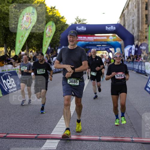 01.09.2024 - BARMER Alsterlauf Kathrin Stürmer Photography http://msf.ph/oto/6970508 01.09.2024 10:02:22 Ziel 2163, 2785, 2837, 3040, 3129, 3361, 3505, 3550, 3616, 3621, 4079, 4121, 4778, 4947, 8344, 8348, 2116, 2260, 2656, 2657, 3294, 3350, 3351, 3685, 3958, 4441, 5283, 8130 meine-sportfotos.de