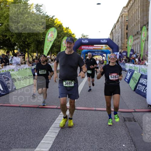 01.09.2024 - BARMER Alsterlauf Kathrin Stürmer Photography http://msf.ph/oto/6970512 01.09.2024 10:02:22 Ziel 2163, 2785, 2837, 3040, 3129, 3361, 3505, 3550, 3616, 3621, 4079, 4121, 4778, 4947, 8344, 8348, 2116, 2260, 2656, 2657, 3294, 3350, 3351, 3685, 3958, 4441, 5283, 8130 meine-sportfotos.de