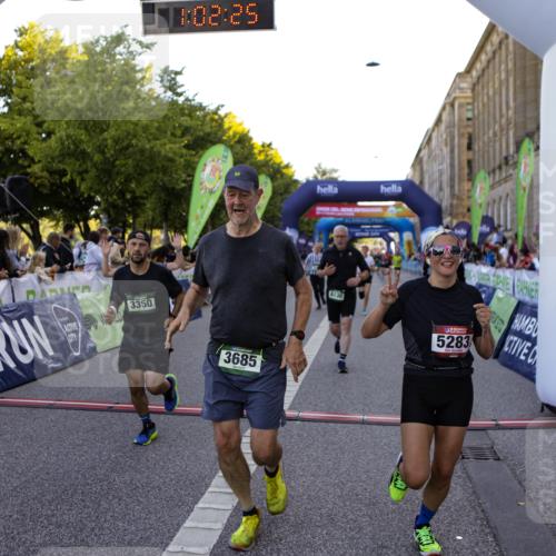 01.09.2024 - BARMER Alsterlauf Kathrin Stürmer Photography http://msf.ph/oto/6970514 01.09.2024 10:02:23 Ziel 2785, 2837, 3040, 3129, 3188, 3361, 3505, 3550, 3616, 3621, 4079, 4121, 4122, 4778, 4947, 8344, 8348, 2116, 2260, 2656, 2657, 3350, 3351, 3685, 3958, 5037, 5283, 8130 meine-sportfotos.de