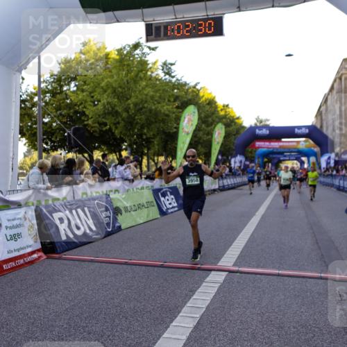 01.09.2024 - BARMER Alsterlauf Kathrin Stürmer Photography http://msf.ph/oto/6970521 01.09.2024 10:02:29 Ziel 2094, 2750, 2802, 2837, 3040, 3116, 3129, 3188, 3361, 3494, 3505, 3572, 3616, 4079, 4121, 4122, 4947, 8344, 8348, 2098, 2099, 2260, 2656, 2657, 2823, 3350, 3351, 3591, 3958, 3979, 4169, 4308, 4703, 4892, 5037, 8130 meine-sportfotos.de