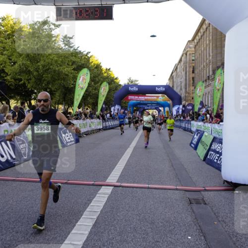 01.09.2024 - BARMER Alsterlauf Kathrin Stürmer Photography http://msf.ph/oto/6970526 01.09.2024 10:02:29 Ziel 2094, 2750, 2802, 2837, 3040, 3116, 3129, 3188, 3361, 3494, 3505, 3572, 3616, 4079, 4121, 4122, 4947, 8344, 8348, 2098, 2099, 2260, 2656, 2657, 2823, 3350, 3351, 3591, 3958, 3979, 4169, 4308, 4703, 4892, 5037, 8130 meine-sportfotos.de
