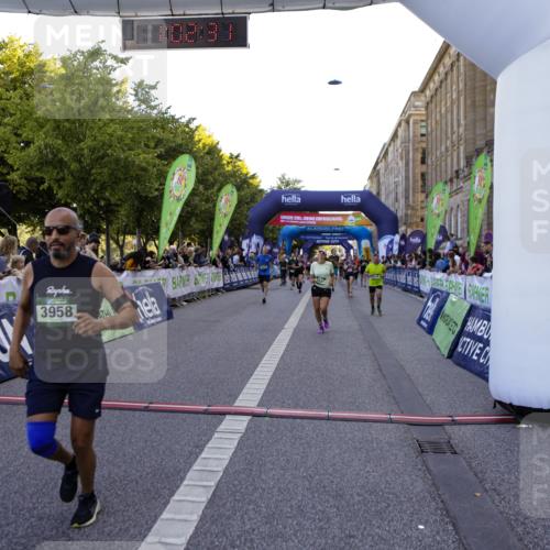 01.09.2024 - BARMER Alsterlauf Kathrin Stürmer Photography http://msf.ph/oto/6970527 01.09.2024 10:02:30 Ziel 2094, 2750, 2802, 2837, 3040, 3116, 3129, 3188, 3361, 3494, 3505, 3572, 3616, 3818, 4079, 4121, 4122, 4947, 8344, 8348, 2098, 2099, 2112, 2260, 2656, 2657, 2823, 3591, 3958, 3979, 4169, 4308, 4703, 4892, 5033, 5037, 8130 meine-sportfotos.de