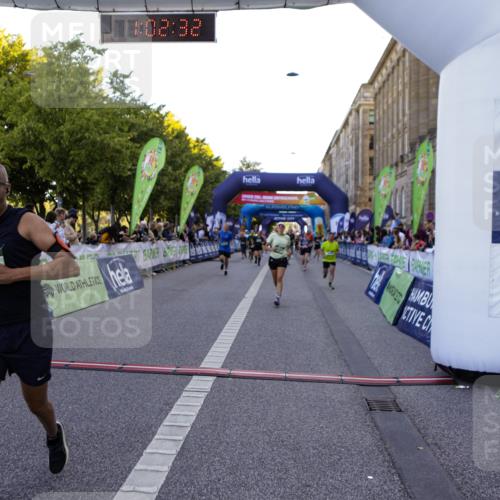 01.09.2024 - BARMER Alsterlauf Kathrin Stürmer Photography http://msf.ph/oto/6970528 01.09.2024 10:02:30 Ziel 2094, 2750, 2802, 2837, 3040, 3116, 3129, 3188, 3361, 3494, 3505, 3572, 3616, 3818, 4079, 4121, 4122, 4947, 8344, 8348, 2098, 2099, 2112, 2260, 2656, 2657, 2823, 3591, 3958, 3979, 4169, 4308, 4703, 4892, 5033, 5037, 8130 meine-sportfotos.de