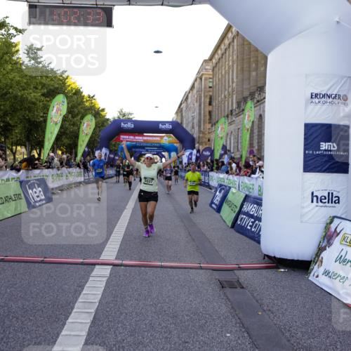 01.09.2024 - BARMER Alsterlauf Kathrin Stürmer Photography http://msf.ph/oto/6970535 01.09.2024 10:02:31 Ziel 2094, 2154, 2750, 2802, 2837, 3040, 3116, 3129, 3188, 3361, 3494, 3505, 3572, 3616, 3818, 4079, 4121, 4122, 4947, 8344, 8348, 2098, 2099, 2112, 2134, 2210, 2260, 2656, 2657, 2823, 3163, 3284, 3591, 3958, 3979, 4106, 4169, 4308, 4703, 4892, 5033, 5037 meine-sportfotos.de