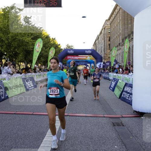 01.09.2024 - BARMER Alsterlauf Kathrin Stürmer Photography http://msf.ph/oto/6970547 01.09.2024 10:02:35 Ziel 2094, 2154, 2474, 2750, 2802, 3040, 3116, 3188, 3361, 3494, 3505, 3572, 3616, 3708, 3818, 4121, 4122, 5063, 2098, 2099, 2112, 2134, 2185, 2210, 2274, 2823, 3046, 3051, 3163, 3226, 3284, 3591, 3928, 3958, 3979, 4106, 4169, 4216, 4308, 4406, 4703, 4892, 4906, 5033, 5037, 5238, 8011 meine-sportfotos.de