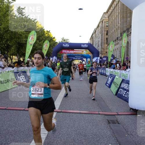 01.09.2024 - BARMER Alsterlauf Kathrin Stürmer Photography http://msf.ph/oto/6970548 01.09.2024 10:02:35 Ziel 2094, 2154, 2474, 2750, 2802, 3040, 3116, 3188, 3361, 3494, 3505, 3572, 3616, 3708, 3818, 4121, 4122, 5063, 2098, 2099, 2112, 2134, 2185, 2210, 2274, 2823, 3046, 3051, 3163, 3226, 3284, 3591, 3928, 3958, 3979, 4106, 4169, 4216, 4308, 4406, 4703, 4892, 4906, 5033, 5037, 5238, 8011 meine-sportfotos.de