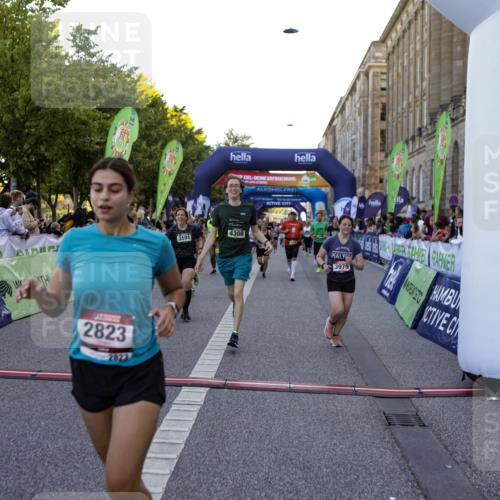 01.09.2024 - BARMER Alsterlauf Kathrin Stürmer Photography http://msf.ph/oto/6970549 01.09.2024 10:02:35 Ziel 2094, 2154, 2474, 2750, 2802, 3040, 3116, 3188, 3361, 3494, 3505, 3572, 3616, 3708, 3818, 4121, 4122, 5063, 2098, 2099, 2112, 2134, 2185, 2210, 2274, 2823, 3046, 3051, 3163, 3226, 3284, 3591, 3928, 3958, 3979, 4106, 4169, 4216, 4308, 4406, 4703, 4892, 4906, 5033, 5037, 5238, 8011 meine-sportfotos.de